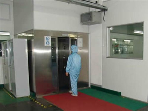 風(fēng)淋室是人員進(jìn)入潔凈室無(wú)塵車間所必備的凈化設(shè)備 風(fēng)淋室是人員進(jìn)入潔凈室無(wú)塵車間所必備的凈化設(shè)備