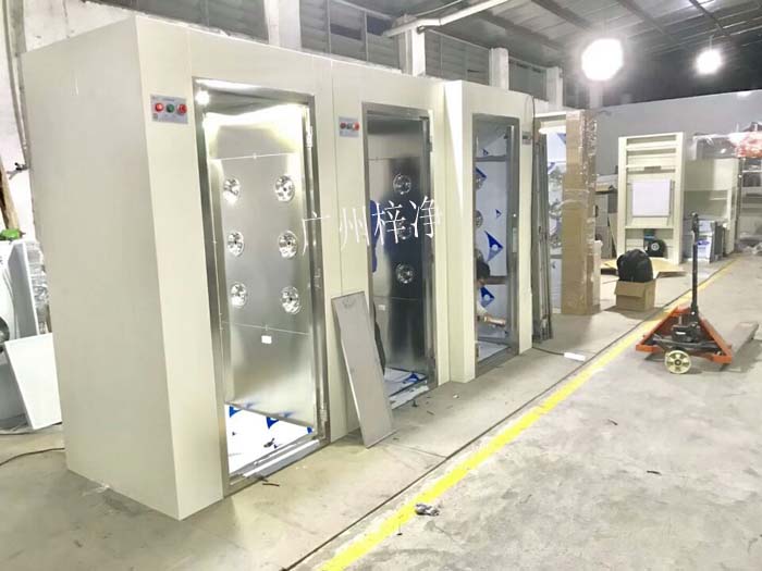 風(fēng)淋室組裝現(xiàn)場 風(fēng)淋室組裝現(xiàn)場