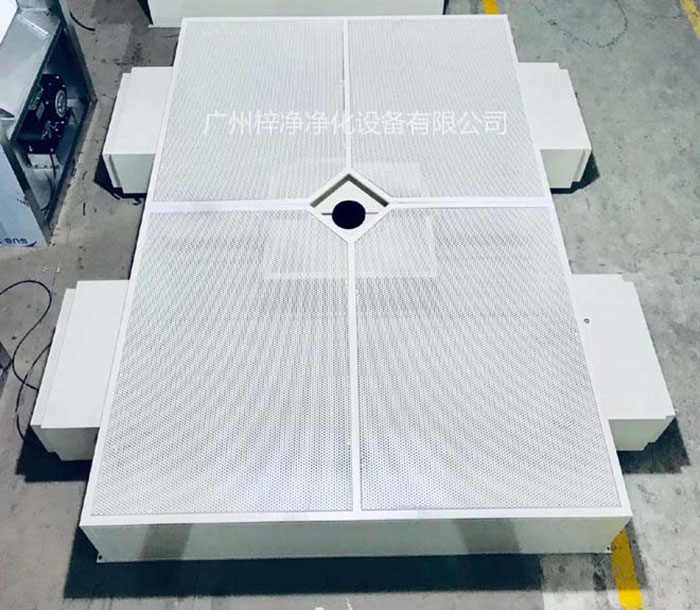 層流送風(fēng)天花通過高效過濾器過濾后的空氣以均勻流速向下送風(fēng) 層流送風(fēng)天花通過高效過濾器過濾后的空氣以均勻流速向下送風(fēng)