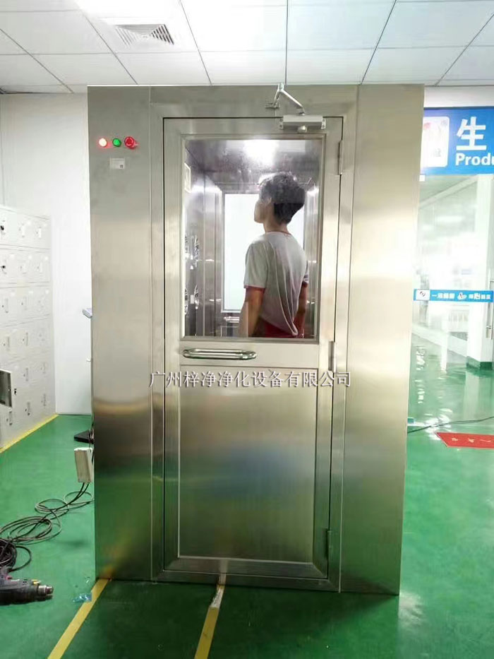 不同體型的人員在風(fēng)淋室中的停留時間也會有所不同 不同體型的人員在風(fēng)淋室中的停留時間也會有所不同