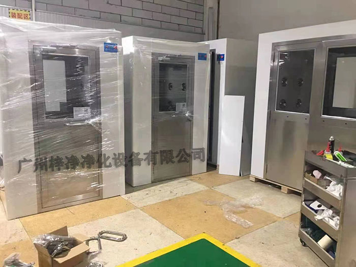 風淋室的類型繁多，不同類型的風淋室適用于不同的場合和需求