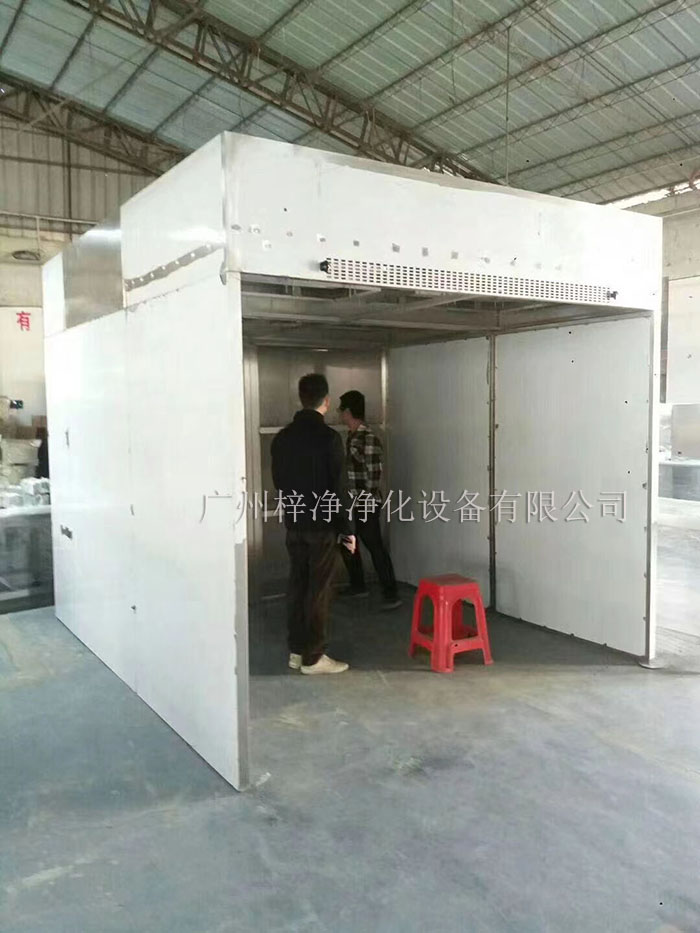 負(fù)壓稱稱量罩通過創(chuàng)造一個(gè)低氣壓的環(huán)境,防止生產(chǎn)過程中的粉塵、揮發(fā)物等有害物質(zhì)逸散到外界環(huán)境中,同時(shí)確保稱量結(jié)果的準(zhǔn)確性。 負(fù)壓稱稱量罩通過創(chuàng)造一個(gè)低氣壓的環(huán)境,防止生產(chǎn)過程中的粉塵、揮發(fā)物等有害物質(zhì)逸散到外界環(huán)境中,同時(shí)確保稱量結(jié)果的準(zhǔn)確性。