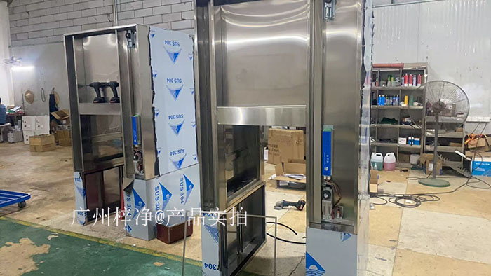 全自動感應輸送帶傳遞窗的電氣問題處理需要從選型、安裝、運行、維護、故障處理及安全注意事項等多方面進行全面考慮。