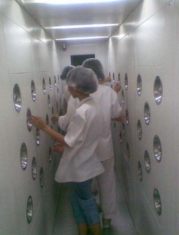 風淋室使用規(guī)定:進入潔凈室前必須穿戴潔凈服